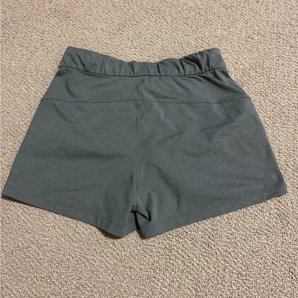 LULULEMON ON THE FLY SHORTS 2.5”